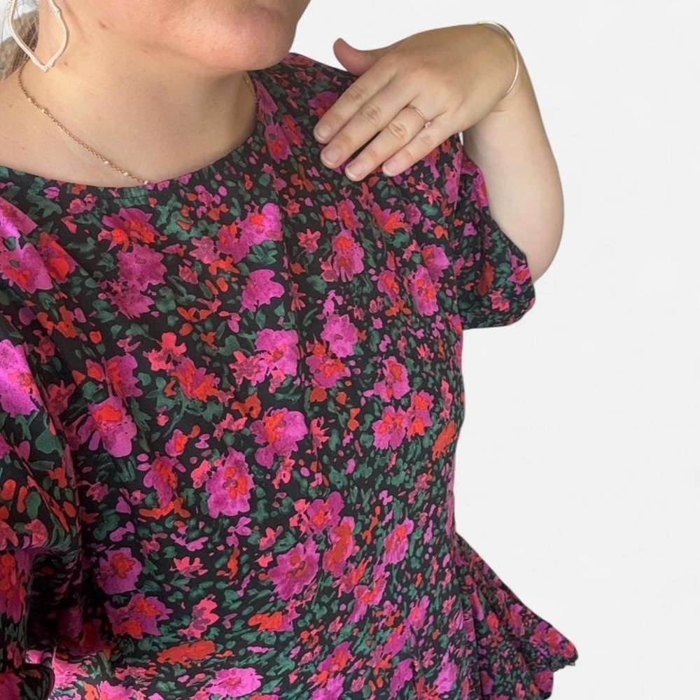 Aakaa pink, red, green and black floral layered dress w/‎ circle hem. Size S